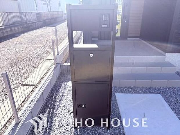 留守でも荷物が受け取れるため、共働きで昼間の宅配物の受け取りが困難な世帯や、インターネットショッピング等の通信販売をよく利用する人にニーズが高まっている。