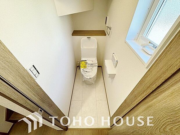 十分な広さと清潔感のあるカラーで纏まったおトイレ。時間に余裕とゆとりを持たせます。