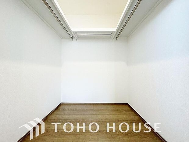 季節物の衣類もスッキリ収納できるウォークインクロゼットのある住まいで収納上手な生活を。