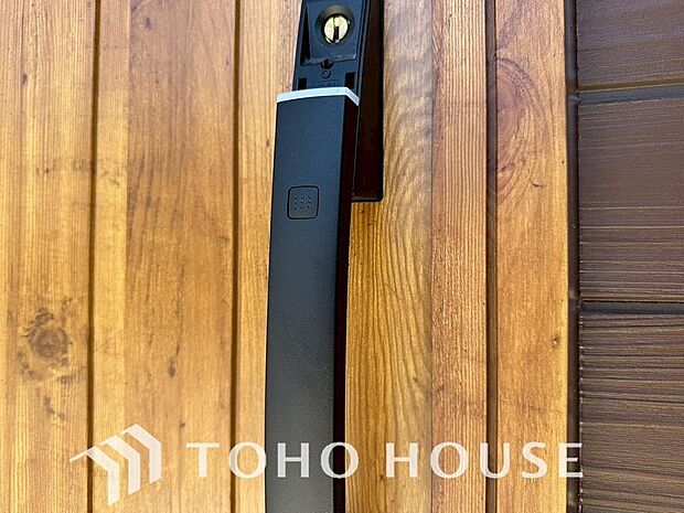 ICチップを用いたカードやボタンなどで玄関扉の鍵の施錠・解錠が出来る設備。