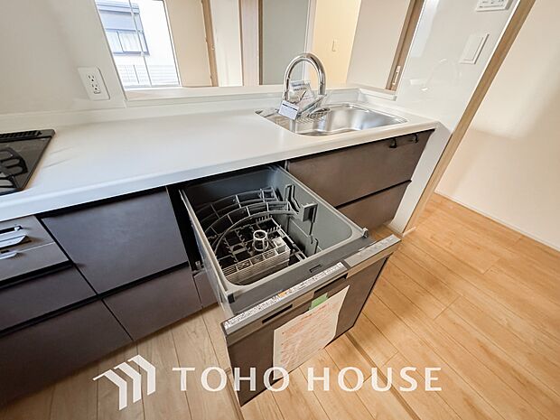 食洗機は家事の時間を短くできることがメリット。ビルトインタイプはキッチンをすっきりとみせてくれます。