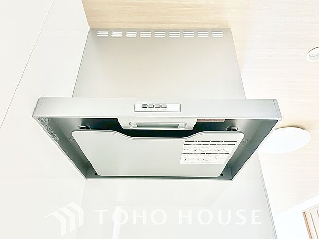 スリムタイプのレンジフードはスタイリッシュで、掃除が簡単なメリットもあります。