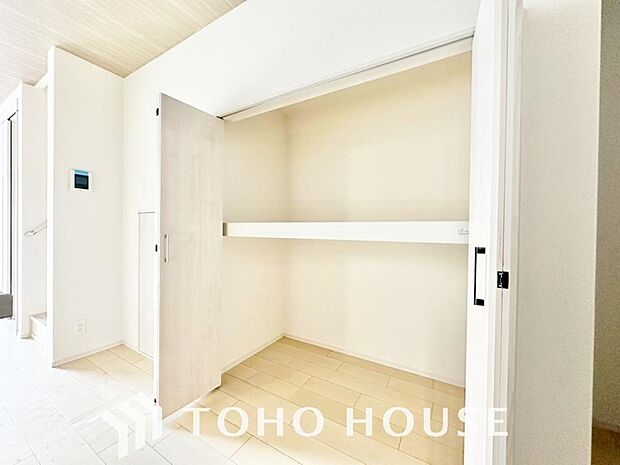 少しでも空いているスペースを収納にすることで、無駄のない空間を演出しております。