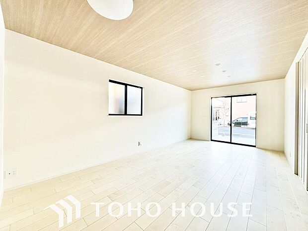 広いＬＤＫでは家族が集まり一緒の時間を過ごせる工夫がされております。