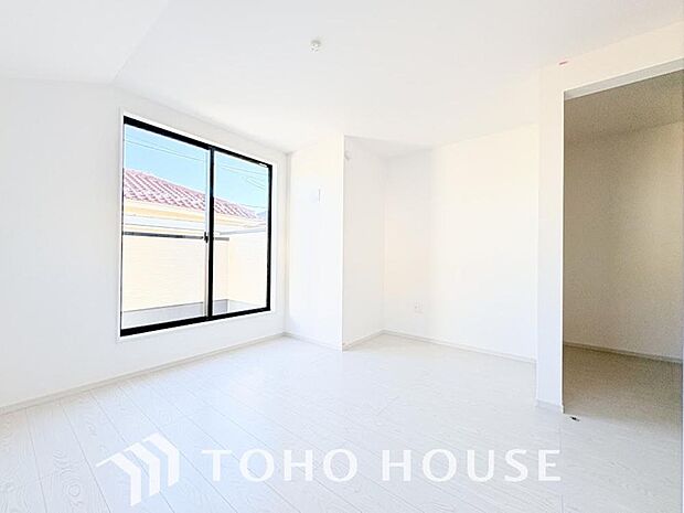 一日の疲れを癒やしてくれる主寝室。時を忘れて過ごす場所として過ごせるお部屋。