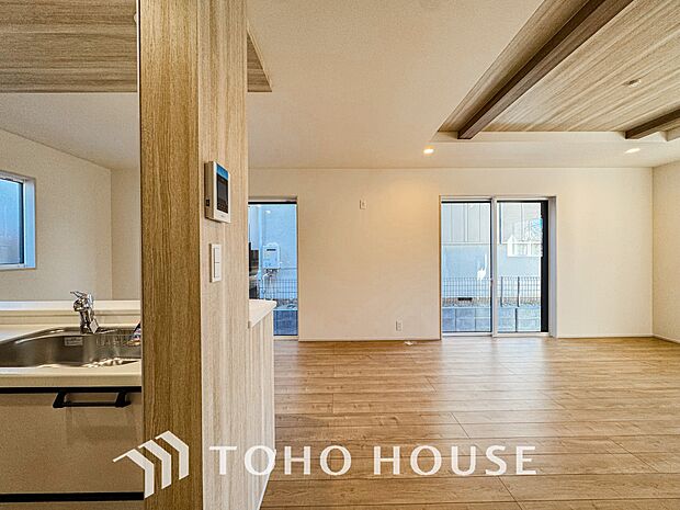 ここにはみんなが集い、食事と楽しい会話が始まる。そんな幸せを感じさせてくれる場所でありたい。