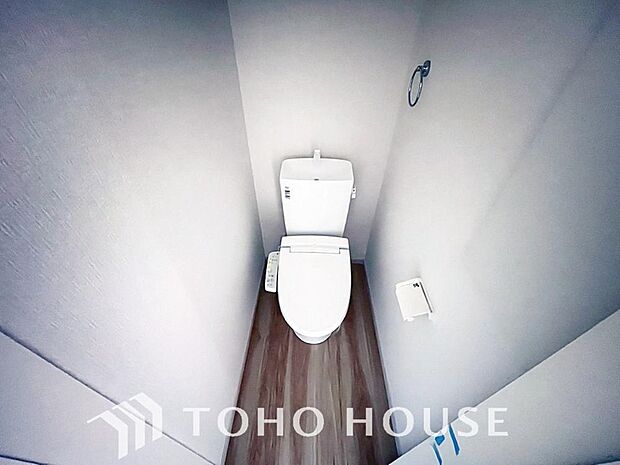 清潔な空間であって頂けますように、目に留まるだけではなく、汚れをふき取り易いフロアと壁紙をチョイス。