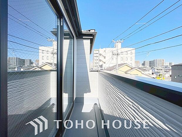 太陽に愛された邸は、陽当り、通風に優れた魅力的で快適さを追求した邸宅です。