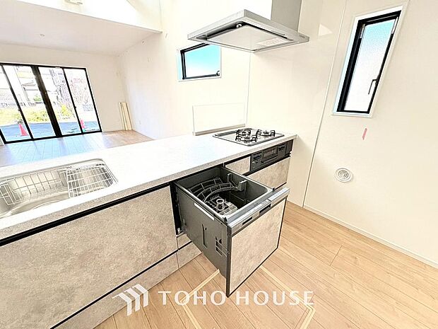 高温水や高圧水流を使う事で効率よく食器洗浄できます。殺菌効果も高いので哺乳瓶等を洗う際にも便利です。