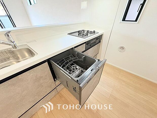 高温水や高圧水流を使う事で効率よく食器洗浄できます。殺菌効果も高いので哺乳瓶等を洗う際にも便利です。