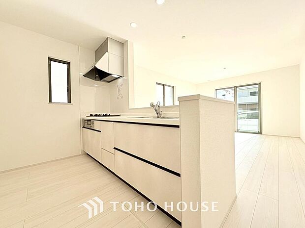 広々キッチンを採用。みんなで作った料理を召し上がりながらの会話は、どのような物になるのでしょうか。