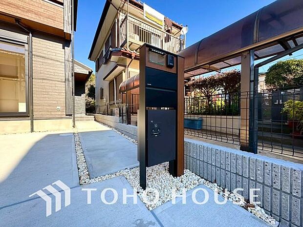 留守でも荷物が受け取れるため、共働きで昼間の宅配物の受け取りが困難な世帯や、インターネットショッピング等の通信販売をよく利用する人にニーズが高まっている。