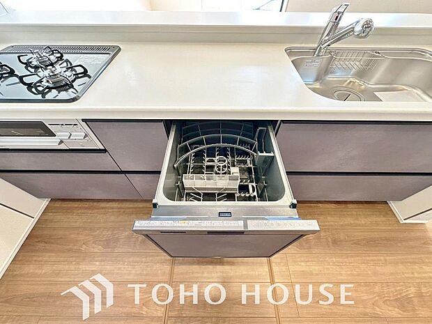 ビルトイン食洗機。高温のお湯や高圧水流を使うことにより汚れを効果的に落とすことができます。