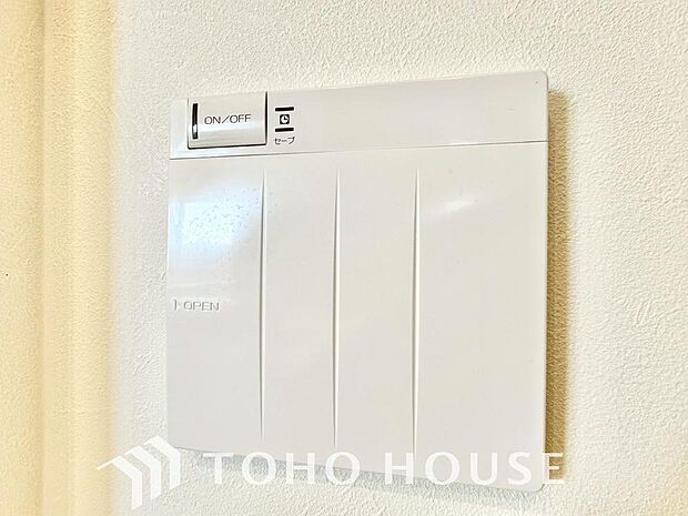通気性や快適性を重視したリビングには、空気を汚さずに室内を快適な温度に保つ床暖房を完備しております。