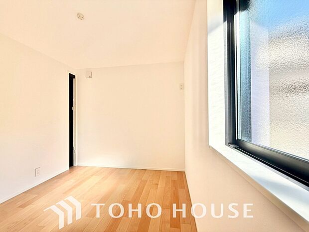お子様の心と身体を見守る子供部屋として、小さな自立心を育むお部屋作りを見越してご覧下さい。