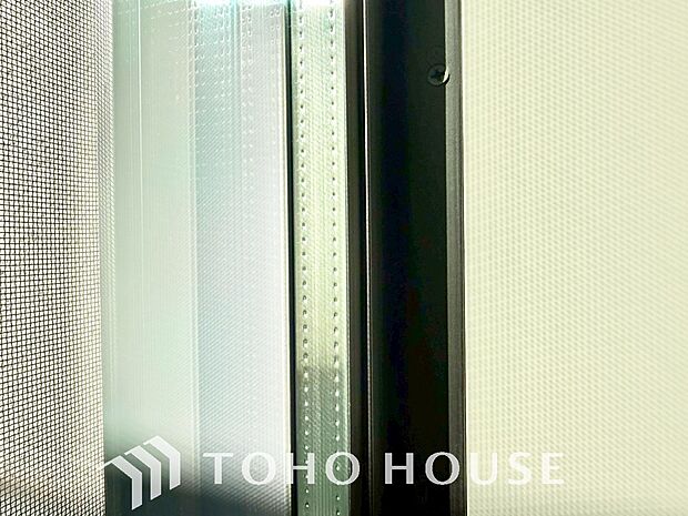 居室のサッシにはペアガラスを採用、高い断熱性による省エネと結露対策に有効です。