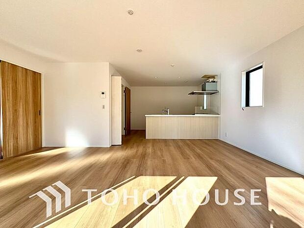 作り手の「気持ちの良いリビングでお過ごししていただきたい」という思いを感じさせます。