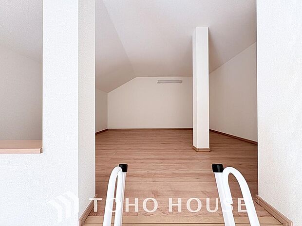 子供の頃に憧れたロフト。趣味の部屋としての活用以外にも収納や寝台として様々な使い方が出来そうですね。