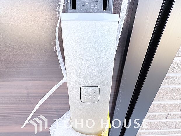 ボタン一つで施錠・解錠できる電子錠は、防犯意識の高まりから補助錠として選ばれることが増えています。