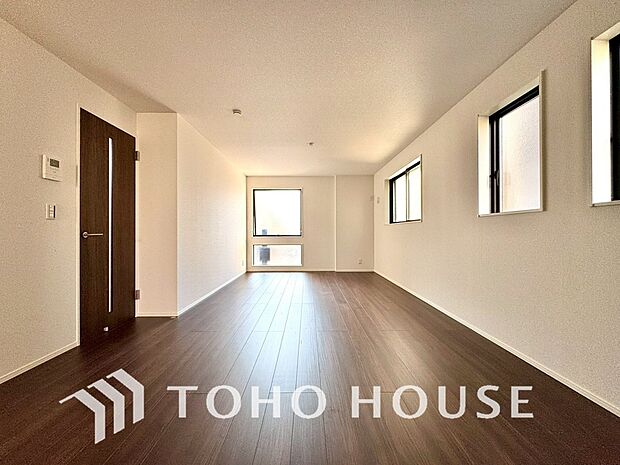 作り手の「気持ちの良いリビングでお過ごししていただきたい」という思いを感じさせます。