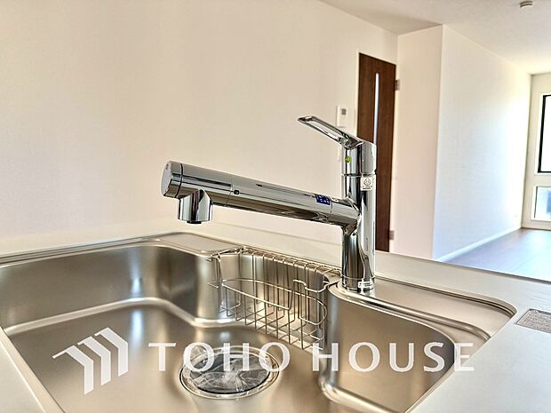 浄水器ボタンひとつで浄水と原水に切り替えられる浄水器一体型水洗を使用。