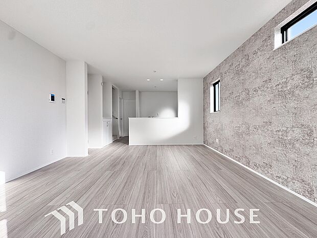 キッチンの収納は、デッドスペースになりやすい箇所を有効活用できる、スライド式収納を採用しました。