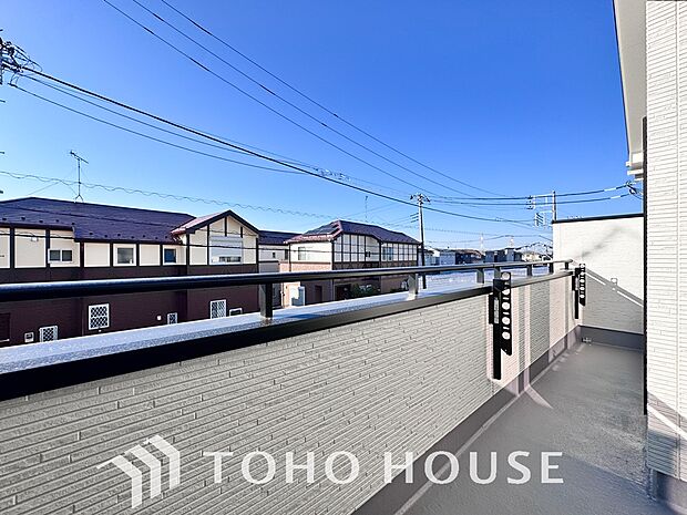 その豊かな眺望にふさわしい空間には、通風・採光にも優れ、心地よい光と風があふれています。