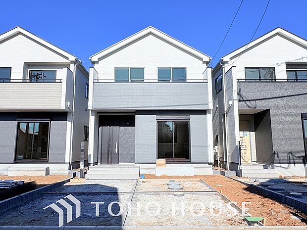 ゆったりとした駐車スペースを確保いたしましたので、大きめのお車でも駐車可能です。