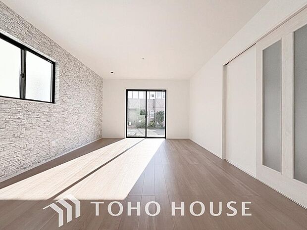 リビングも広く設け、訪れる人々を暖かく迎えてくれます。