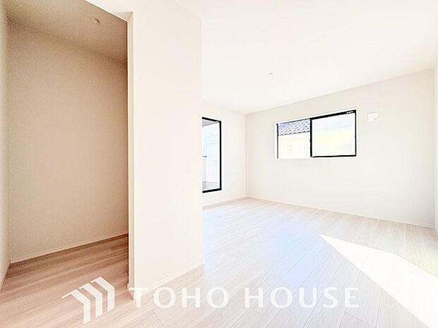 白を基調とした室内は、明るい住空間を造り出すだけでなく、清潔感をもたらしてくれます。