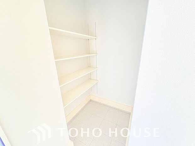 たっぷりと荷物を入るよう広々としたウォークインクローゼットを完備、使い勝手の良さを追求しております。
