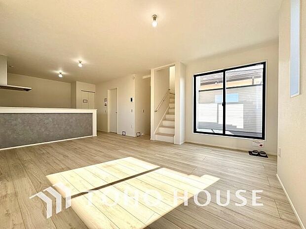 作り手の「気持ちの良いリビングでお過ごししていただきたい」という思いを感じさせます。