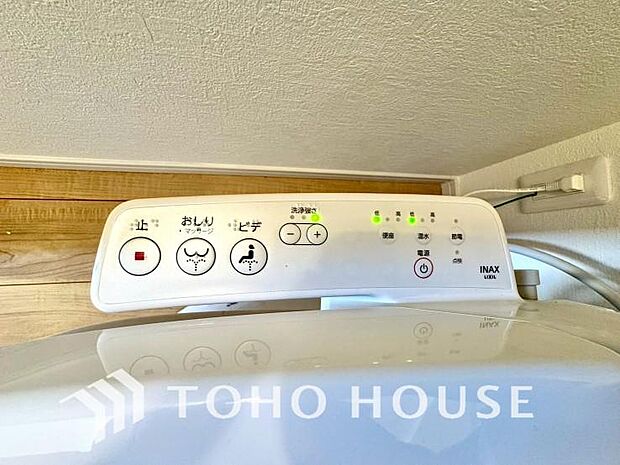 トイレには快適な温水洗浄便座付