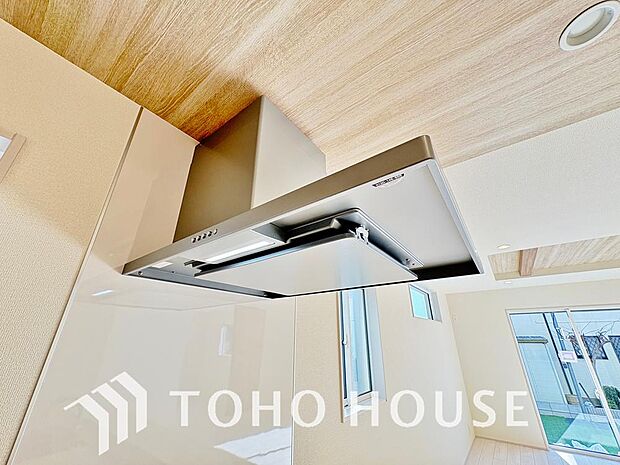最新のレンジフードは静音性や省エネ性能が向上しデザインもスタイリッシュ。効率的な換気で料理を快適に。