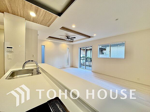 家は、ただ生活する場ではなく、笑顔の毎日、安らぎの日々のために、暮らしを愉しく、快適にする場所。