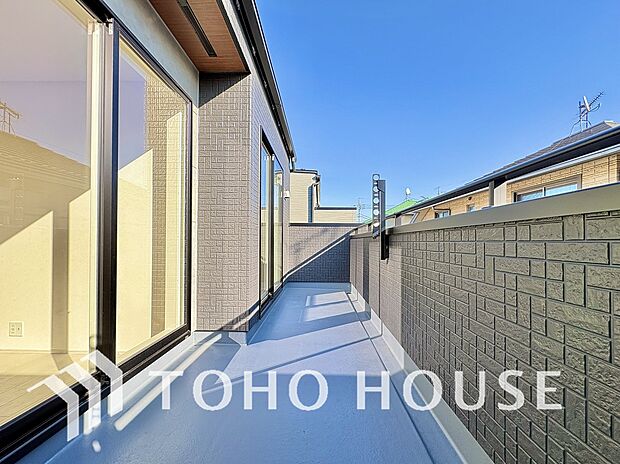 陽光に愛され、環境に恵まれ、家族に包まれた邸宅は、どんなに月日が経っても色褪せる事なく輝き続けます。