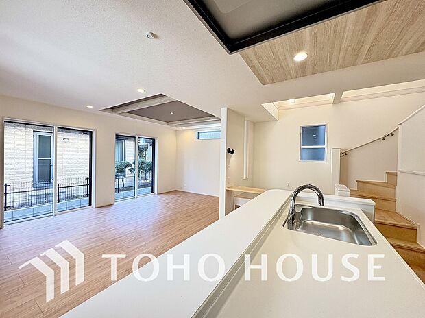 家は、ただ生活する場ではなく、笑顔の毎日、安らぎの日々のために、暮らしを愉しく、快適にする場所。