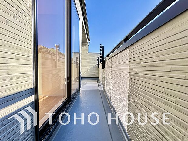 陽光に愛され、環境に恵まれ、家族に包まれた邸宅は、どんなに月日が経っても色褪せる事なく輝き続けます。