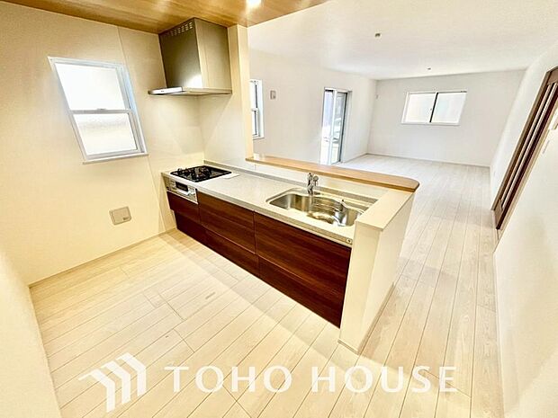 お料理の上手な方が、独壇場でお料理の腕を披露するスタイルに向いているキッチンです。