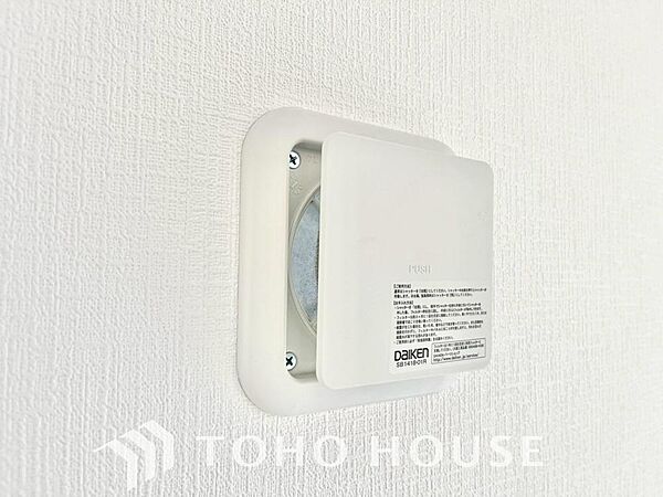 室内の空気の入れ替えを自動的に行う事を可能とした換気設備。シックハウス症候群対策でもあります。