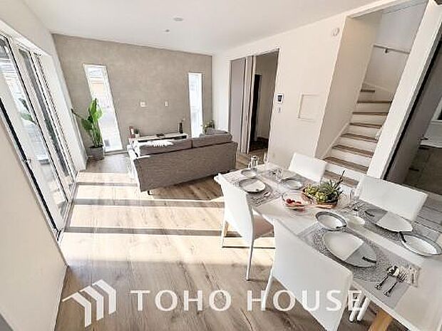 ホワイトナチュラルのテイストが、自然体で過ごせる心地良さ生み出しています。