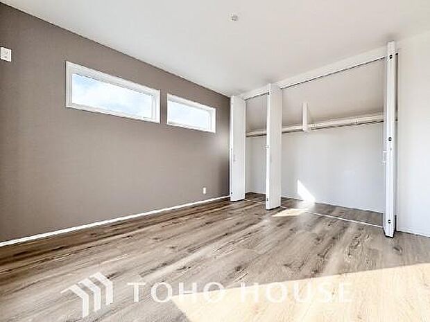 快適な光を取り入れ、心地よい風を取り入れます。心と体をゆったりと安らげる寝室。