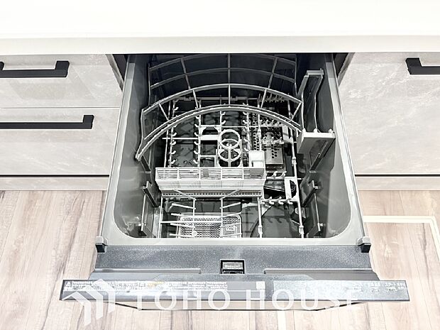 ビルトイン食洗機。高温のお湯や高圧水流を使うことにより汚れを効果的に落とすことができます。