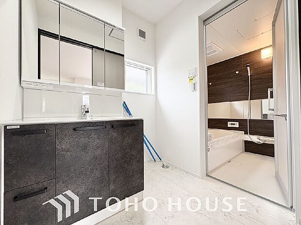 シンプルだからこそ使いやすい。スタンダードなデザインの洗面台はお掃除もしやすくいつも清潔。