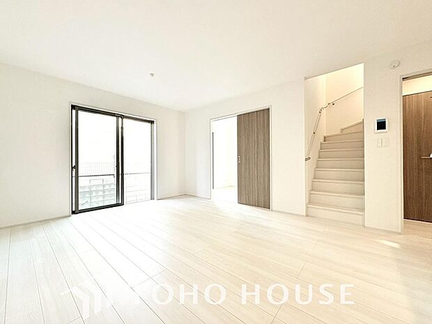 作り手の「気持ちの良いリビングでお過ごししていただきたい」という思いを感じさせます。