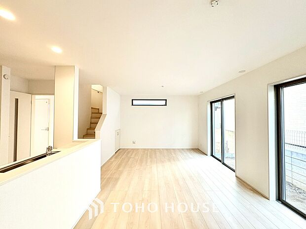 光が注がれる青い空から鮮やかに赤色にゆっくりと染まる。そんな優しい時間がここでは流れてゆく。