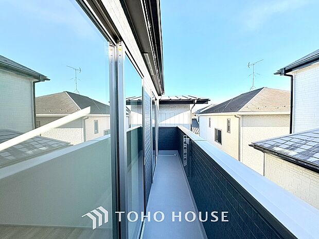 夜空の煌めきや、室内への通風や採光へ一役。ガーデニング等も充分に楽しめる広さを確保しております。