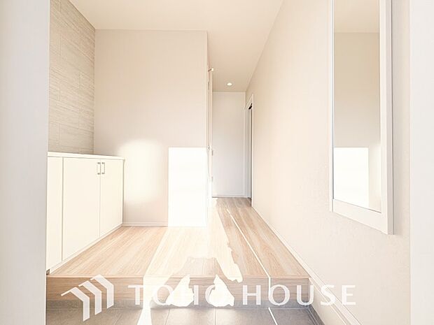 ダウンライトを使用しお洒落に演出。帰りたくなる家をテーマに設計。いつも「人」と「家」の間に・・・。