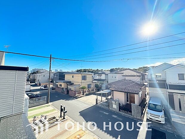 その豊かな眺望にふさわしい空間には、通風・採光にも優れ、心地よい光と風があふれています。