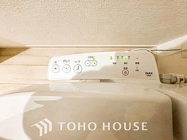 温水洗浄便座付。脱臭機能なども備え、快適な空間に。